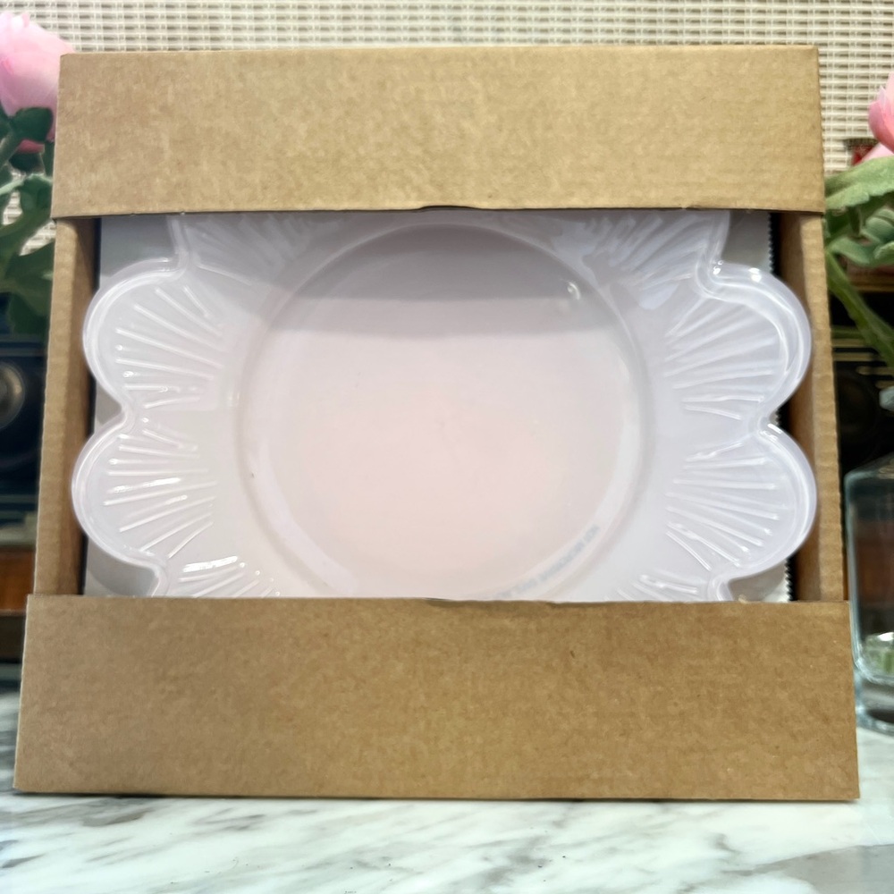 ✨NEW🌸Target Bullseye Playground 2026 Pink Scalloped Flower Shaped Glass Plates🍽️ - Picture 4 of 8